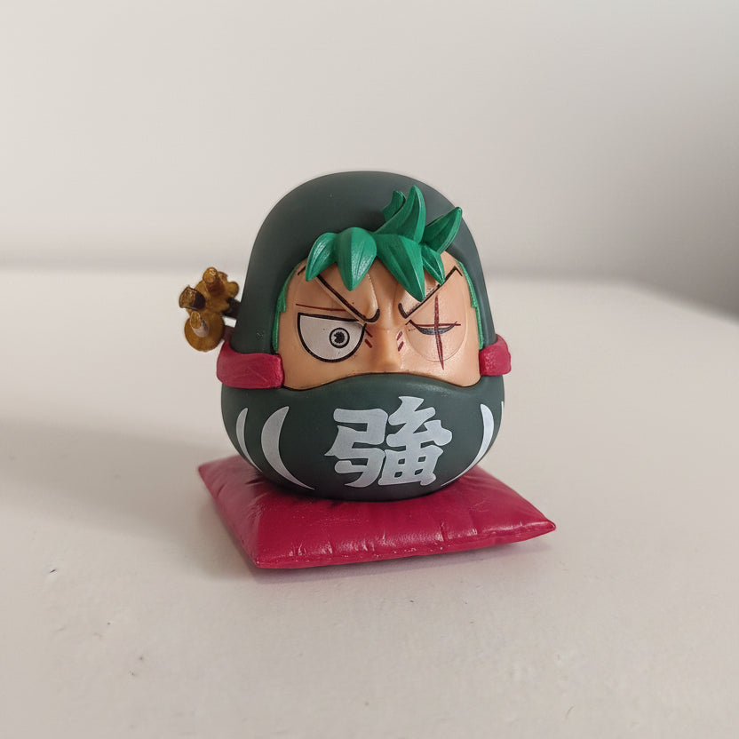 Figura Daruma "Roronoa Zoro" – Estilo One Piece